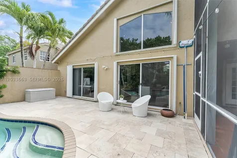 2013 Island Circle Weston FL 33326