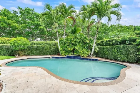 2013 Island Circle Weston FL 33326