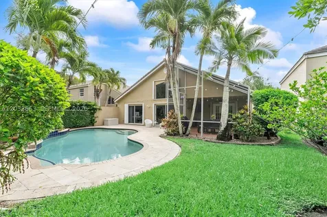 2013 Island Circle Weston FL 33326