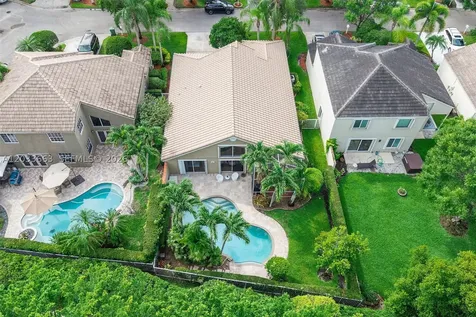 2013 Island Circle Weston FL 33326