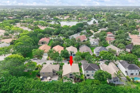 2013 Island Circle Weston FL 33326