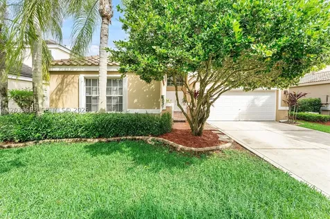2013 Island Circle Weston FL 33326