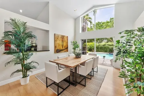 2013 Island Circle Weston FL 33326