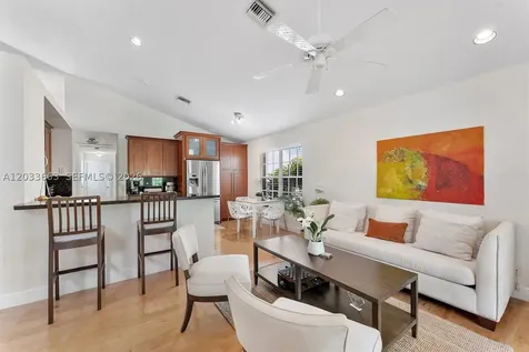 2013 Island Circle Weston FL 33326
