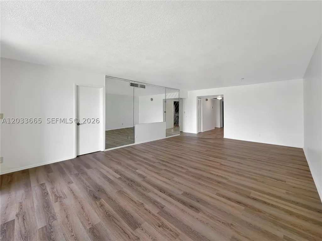 3641 Oaks Clubhouse Drive Pompano Beach FL 33069
