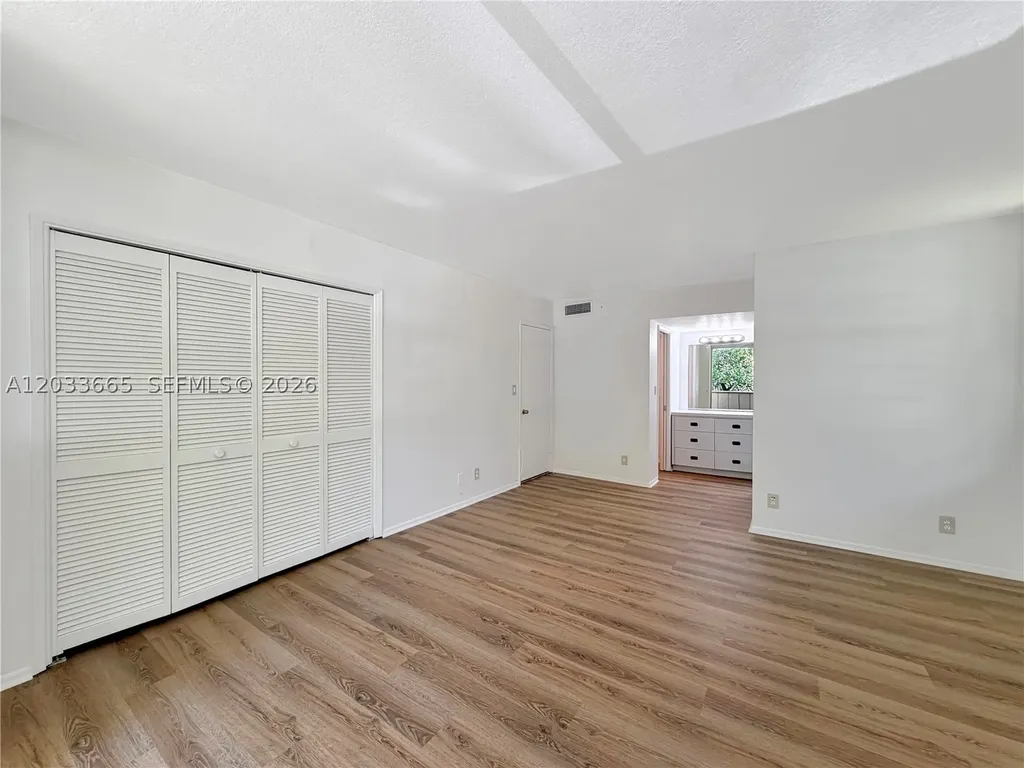 3641 Oaks Clubhouse Drive Pompano Beach FL 33069
