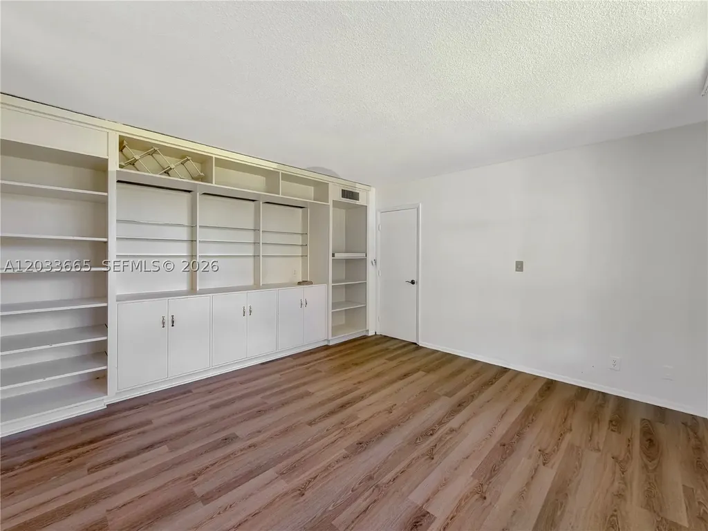 3641 Oaks Clubhouse Drive Pompano Beach FL 33069