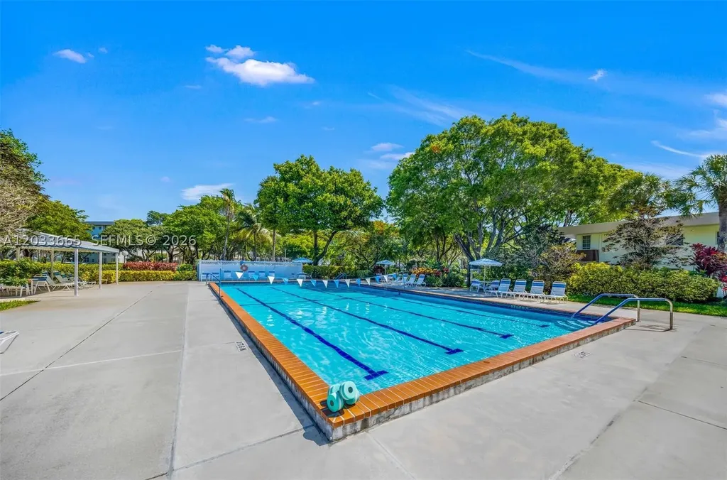 3641 Oaks Clubhouse Drive Pompano Beach FL 33069