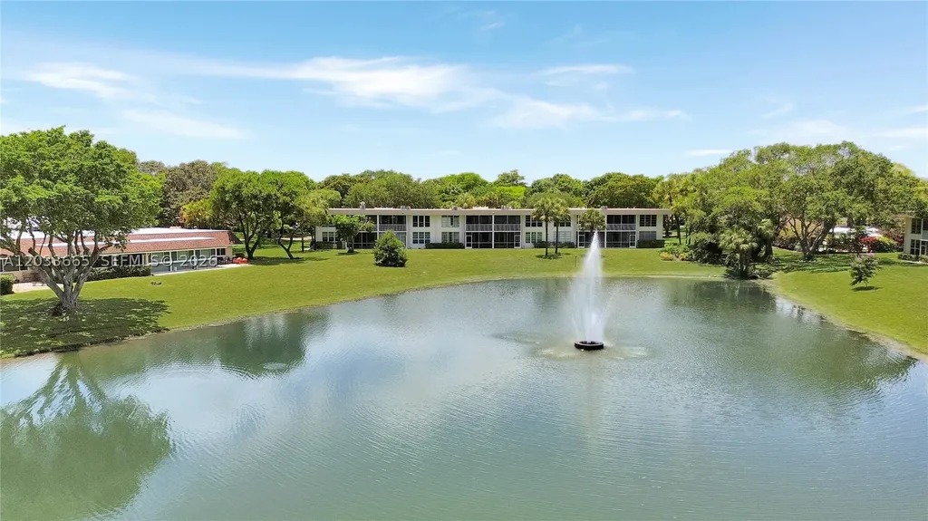 3641 Oaks Clubhouse Drive Pompano Beach FL 33069