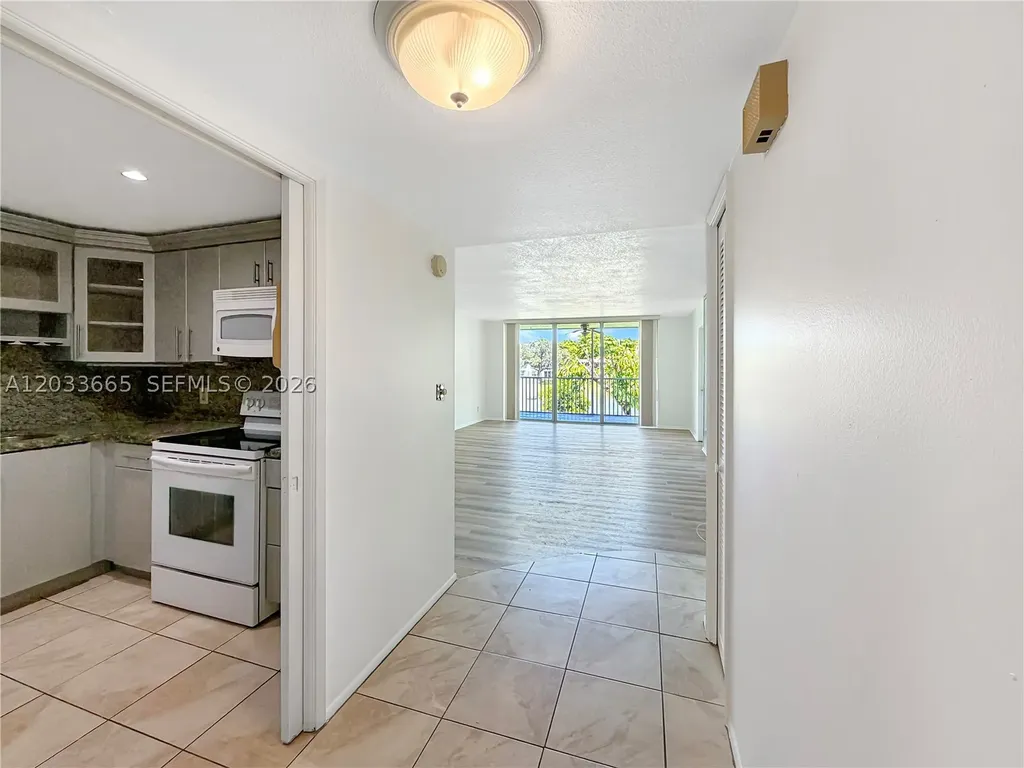 3641 Oaks Clubhouse Drive Pompano Beach FL 33069