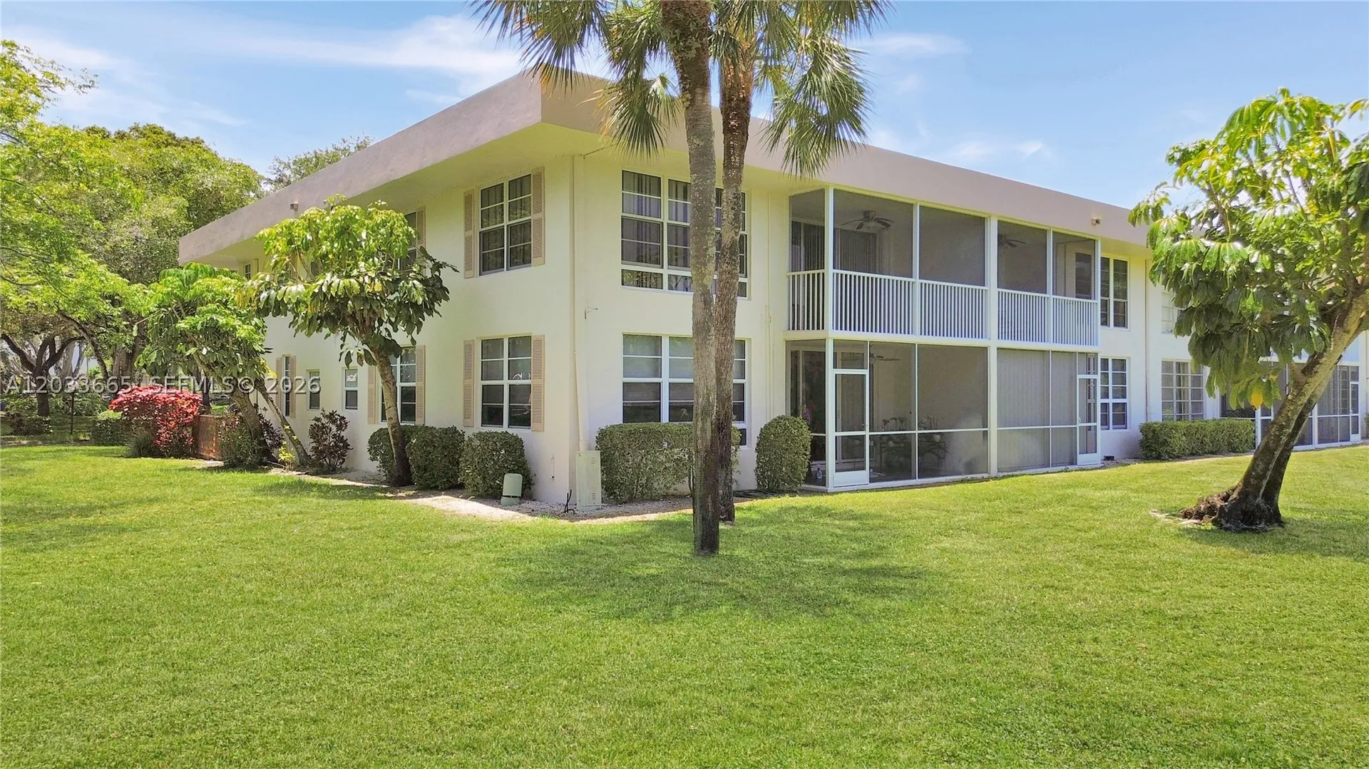 3641 Oaks Clubhouse Drive Pompano Beach FL 33069