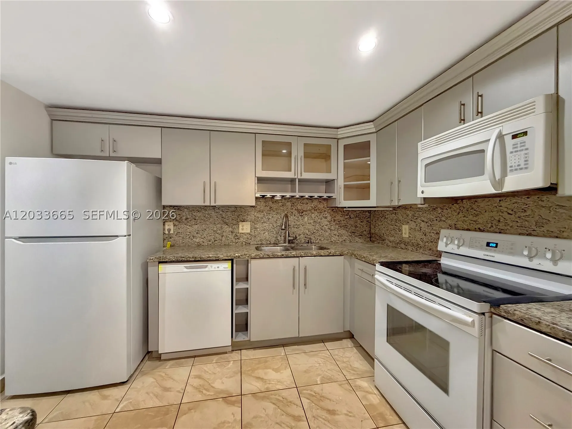 3641 Oaks Clubhouse Drive Pompano Beach FL 33069