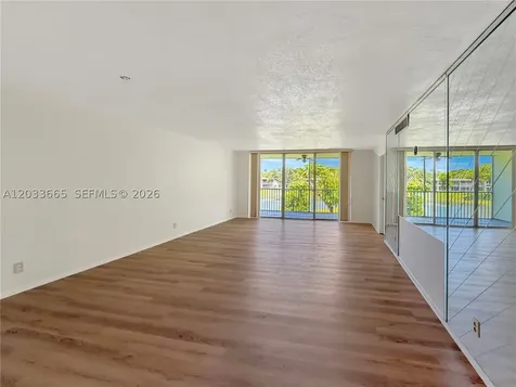 3641 Oaks Clubhouse Drive Pompano Beach FL 33069