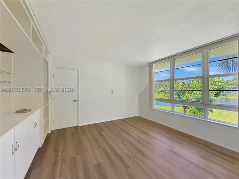 3641 Oaks Clubhouse Drive Pompano Beach FL 33069