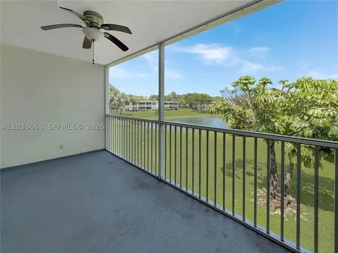 3641 Oaks Clubhouse Drive Pompano Beach FL 33069