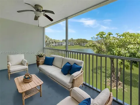 3641 Oaks Clubhouse Drive Pompano Beach FL 33069