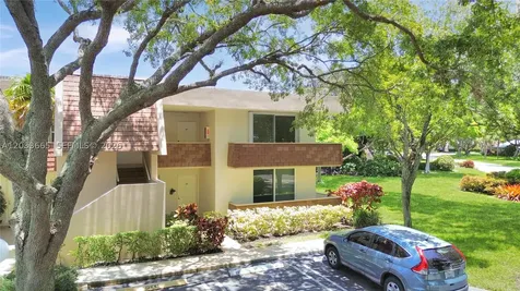 3641 Oaks Clubhouse Drive Pompano Beach FL 33069