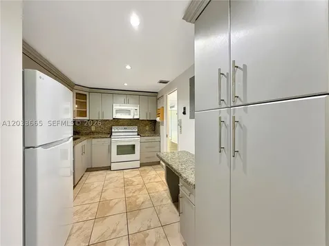 3641 Oaks Clubhouse Drive Pompano Beach FL 33069