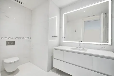 300 Biscayne Blvd Way Miami FL 33131