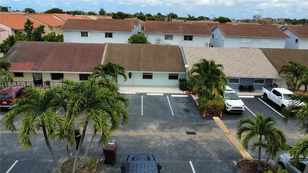 5227 W 24th Way Hialeah FL 33016