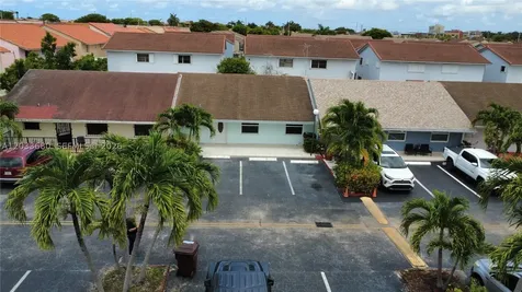 5227 W 24th Way Hialeah FL 33016