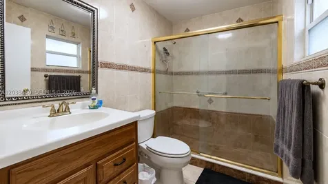 5227 W 24th Way Hialeah FL 33016