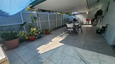 5227 W 24th Way Hialeah FL 33016