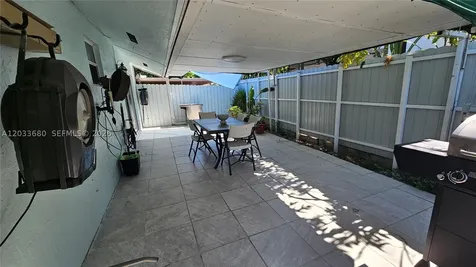 5227 W 24th Way Hialeah FL 33016