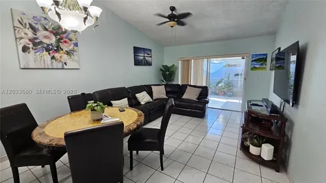 5227 W 24th Way Hialeah FL 33016