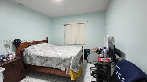 5227 W 24th Way Hialeah FL 33016