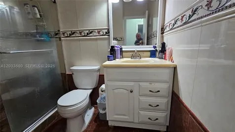 5227 W 24th Way Hialeah FL 33016