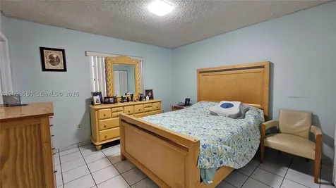5227 W 24th Way Hialeah FL 33016