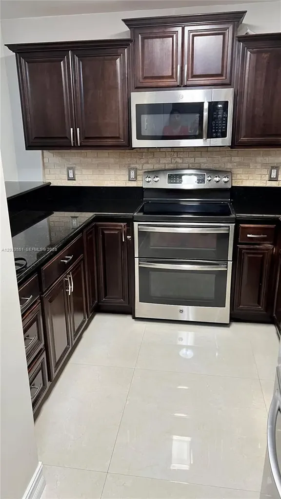 6225 Kendale Lakes Circle Miami FL 33183