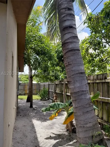 1307 SE Flamingo Drive Lantana FL 33462