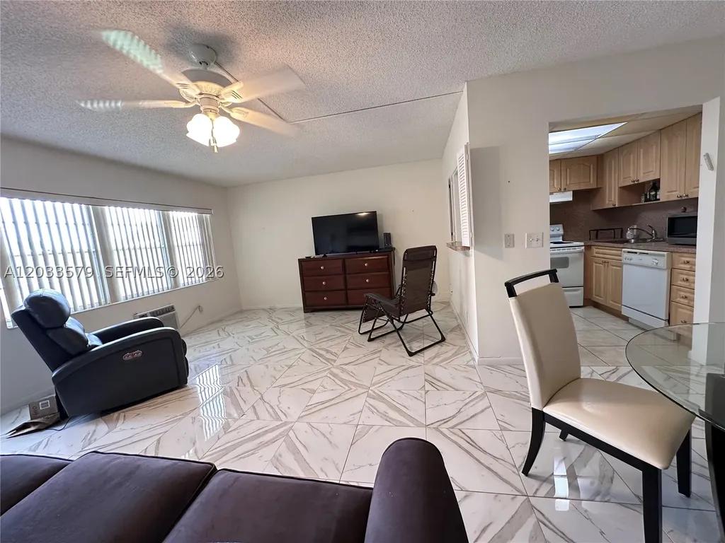569 Fanshaw N Boca Raton FL 33434