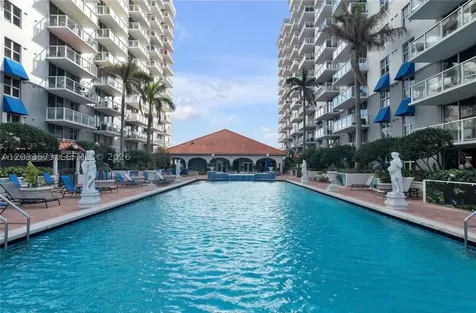 5091 NW 7th Street Miami FL 33126