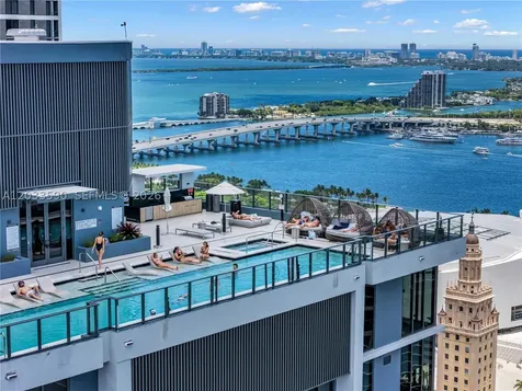 121 NE 5th Street Miami FL 33132