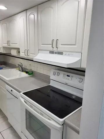 3401 N Country Club Drive Aventura FL 33180