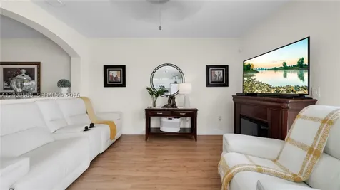 16590 SW 70th Street Miami FL 33193