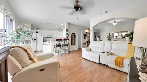 16590 SW 70th Street Miami FL 33193