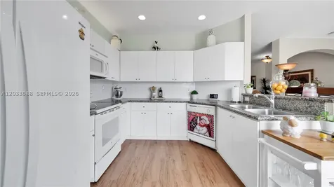 16590 SW 70th Street Miami FL 33193
