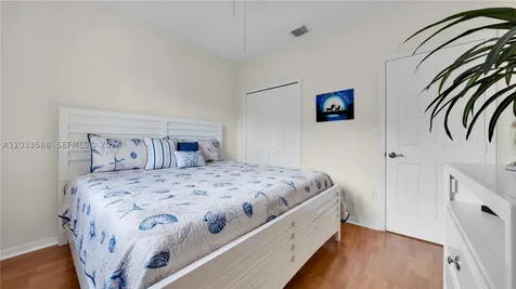 16590 SW 70th Street Miami FL 33193