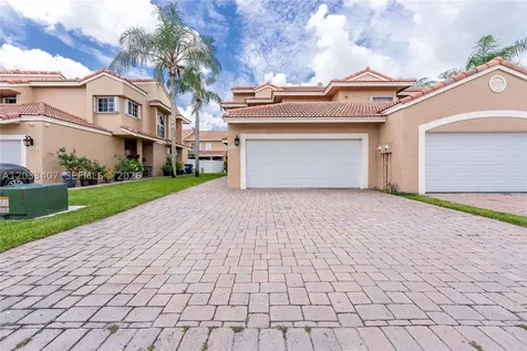 19160 NW 82nd Cir Court Hialeah FL 33015