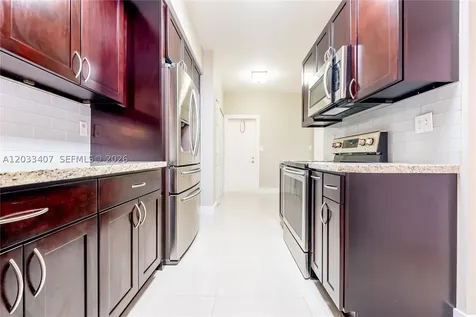 19160 NW 82nd Cir Court Hialeah FL 33015