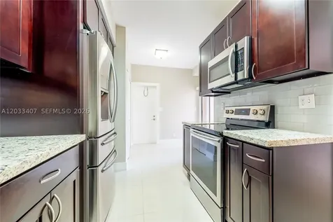 19160 NW 82nd Cir Court Hialeah FL 33015