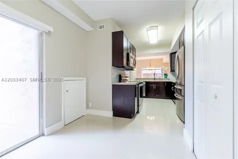 19160 NW 82nd Cir Court Hialeah FL 33015
