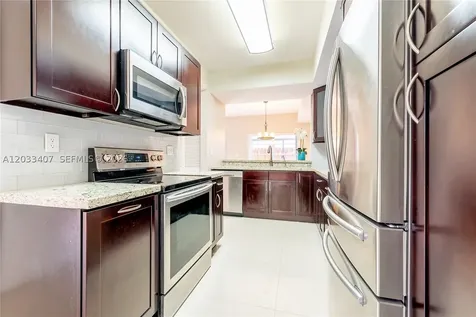 19160 NW 82nd Cir Court Hialeah FL 33015