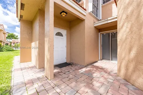 19160 NW 82nd Cir Court Hialeah FL 33015