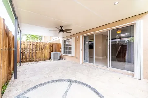 19160 NW 82nd Cir Court Hialeah FL 33015