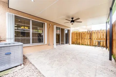 19160 NW 82nd Cir Court Hialeah FL 33015